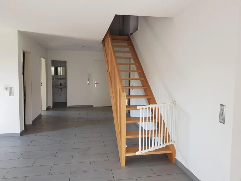 Vivere con stile e libertà – Spaziosa maisonette 4.5 locali nel cuore di Wahlen