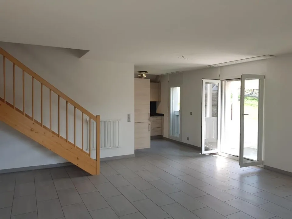 Vivere con stile e libertà – Spaziosa maisonette 4.5 locali nel cuore di Wahlen