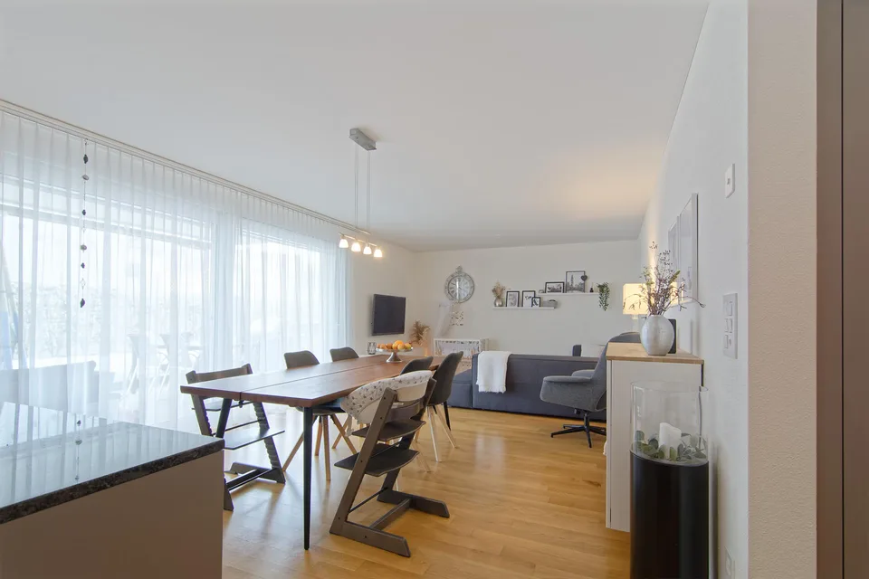 4.5 Zimmer-Wohnung mit grossem Sitzplatz