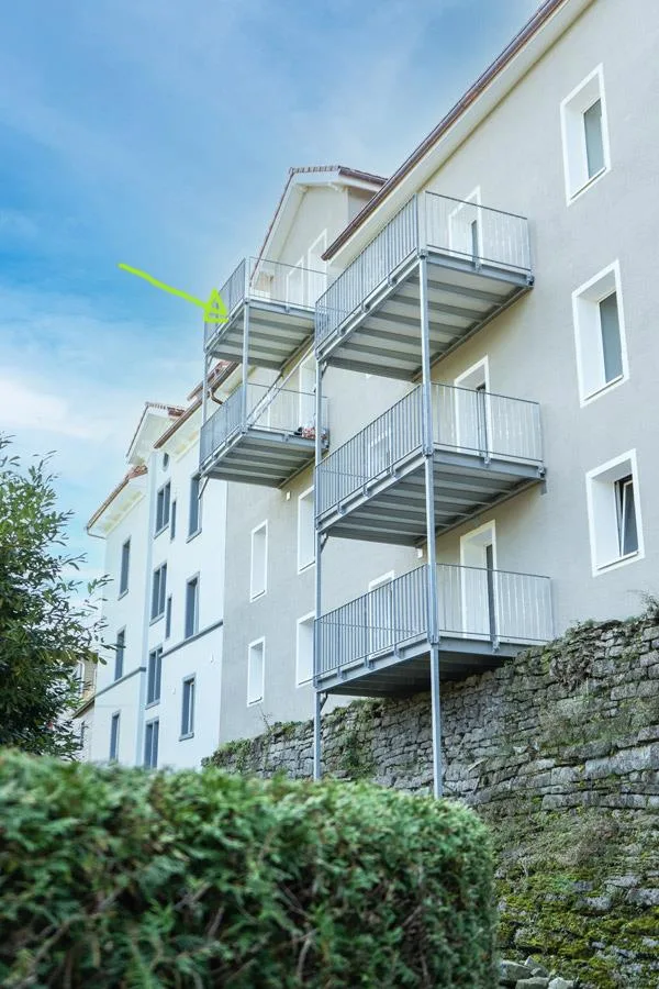 Wohnung 2.5 Zimmer mit Lift und Balkon
