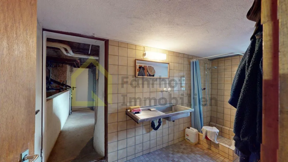 Casa con annessi e 4'800 m2 di terreno – foto 7 di 25