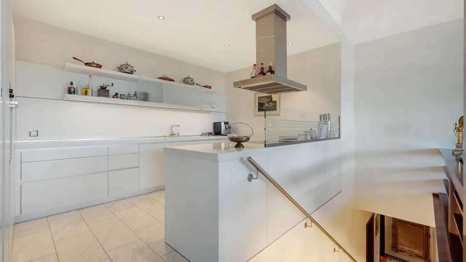Elegante Maisonette-Wohnung mit aussergewöhnlicher Grosszügigkeit – Foto 3 von 6