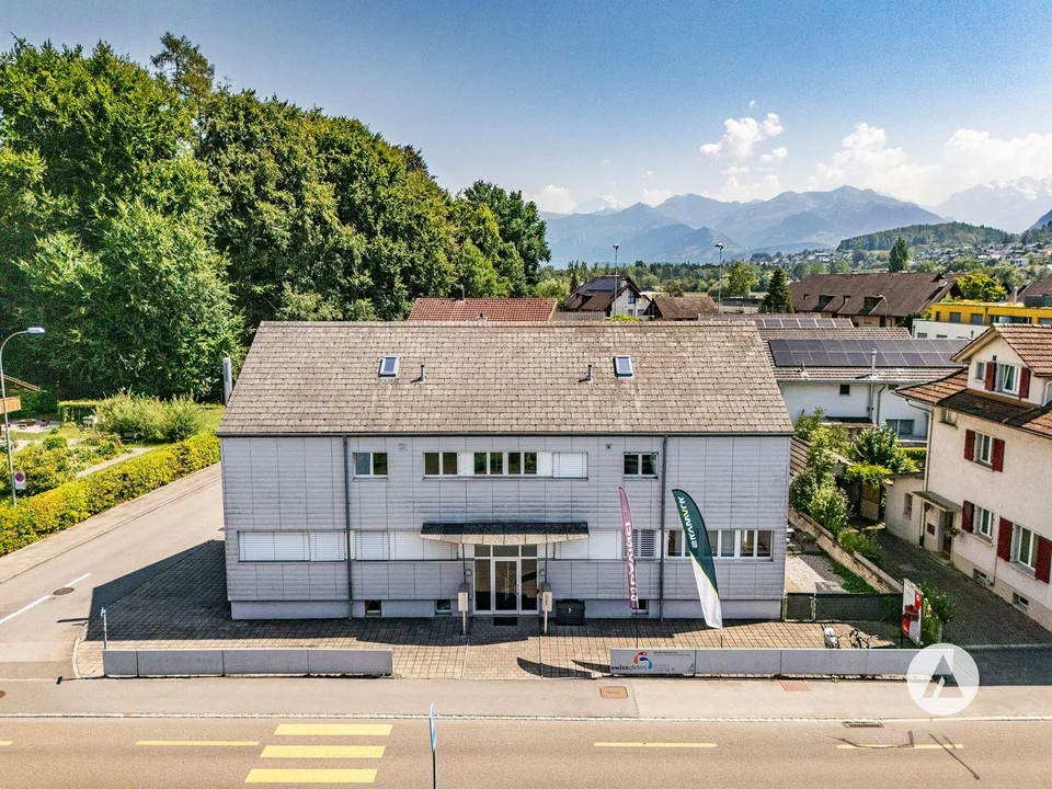 Residential and commercial building with attractive returns – photo 2 of 13
