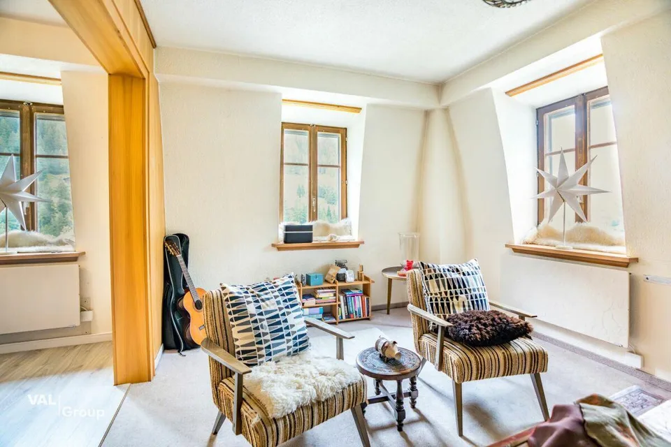 Ehemaliges Hotel mit aussergewöhnlichem Potenzial an traumhafter Au... – Foto 15 von 30