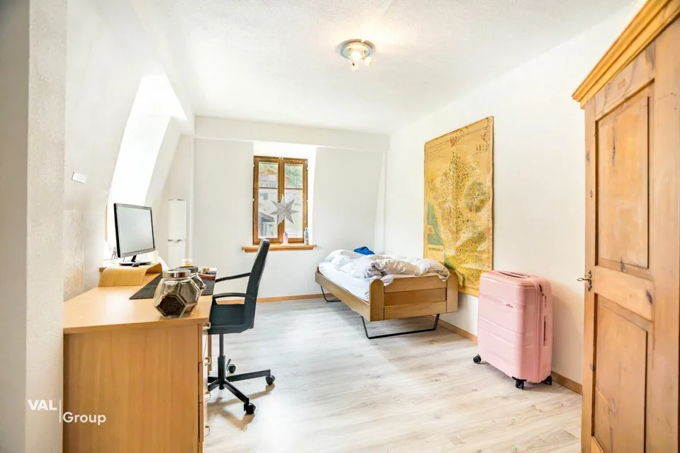 Ehemaliges Hotel mit aussergewöhnlichem Potenzial an traumhafter Au... – Foto 23 von 30