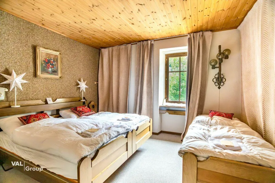 Ehemaliges Hotel mit aussergewöhnlichem Potenzial an traumhafter Au... – Foto 18 von 30