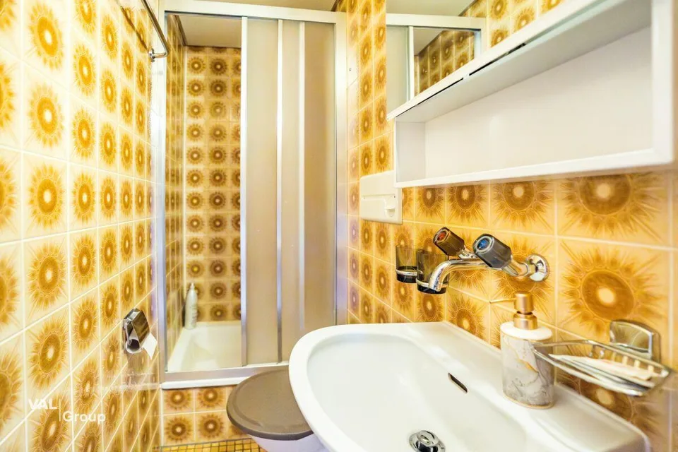 Ehemaliges Hotel mit aussergewöhnlichem Potenzial an traumhafter Au... – Foto 22 von 30