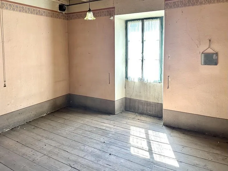 grosses Dorfhaus zum Ausbauen an zentraler Lage mit Aussicht / casa... – Foto 9 von 24