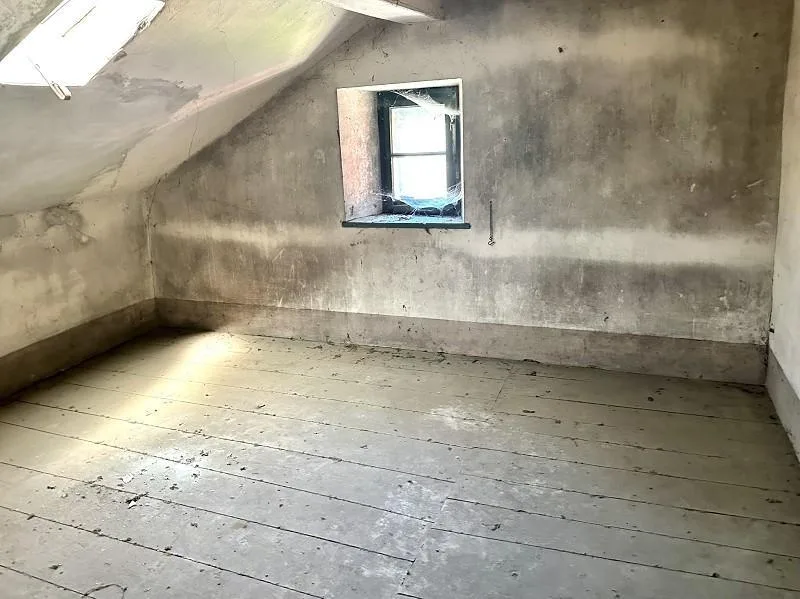 grosses Dorfhaus zum Ausbauen an zentraler Lage mit Aussicht / casa... – Foto 12 von 24