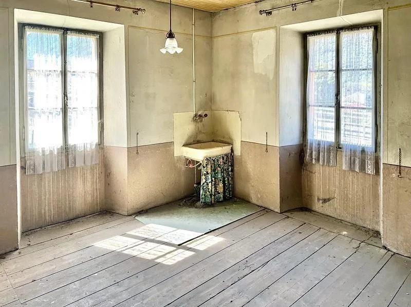grosses Dorfhaus zum Ausbauen an zentraler Lage mit Aussicht / casa... – Foto 6 von 24