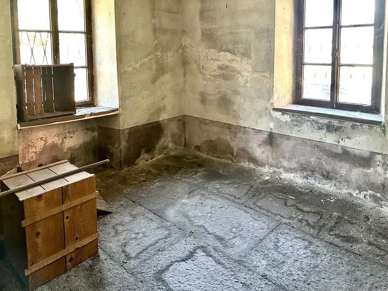 grosses Dorfhaus zum Ausbauen an zentraler Lage mit Aussicht / casa... – Foto 4 von 24
