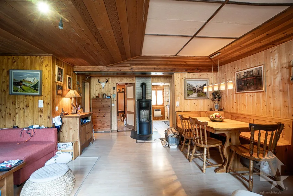 Reizendes Chalet in Mottec mit zwei separaten Wohnungen – Foto 2 von 13