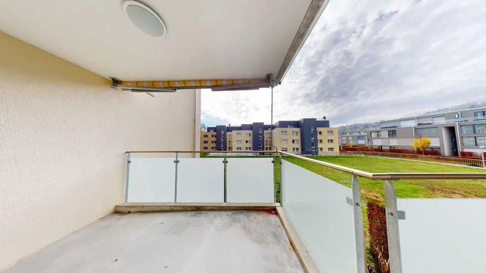 Enjoy sunshine on the balcony!