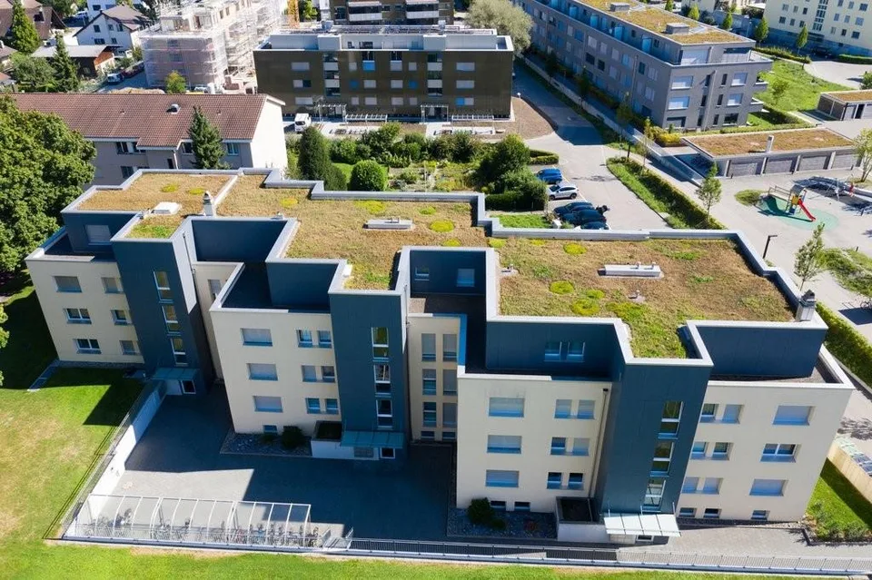 Enjoy sunshine on the balcony!