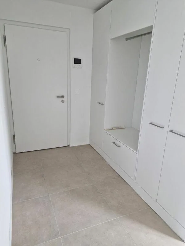 Neuwertige grosse 3,5-Zimmer-Attikawohnung