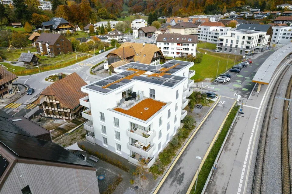 Neuwertige grosse 3,5-Zimmer-Attikawohnung