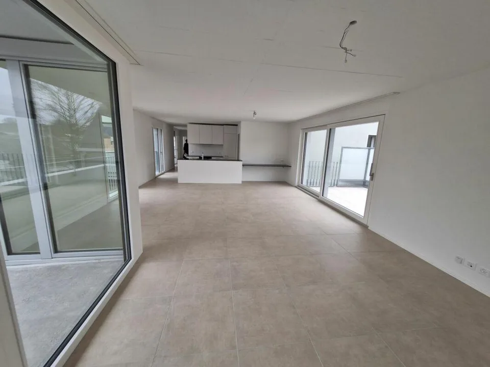Neuwertige grosse 3,5-Zimmer-Attikawohnung