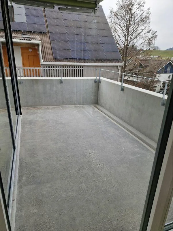 Neuwertige grosse 3,5-Zimmer-Attikawohnung
