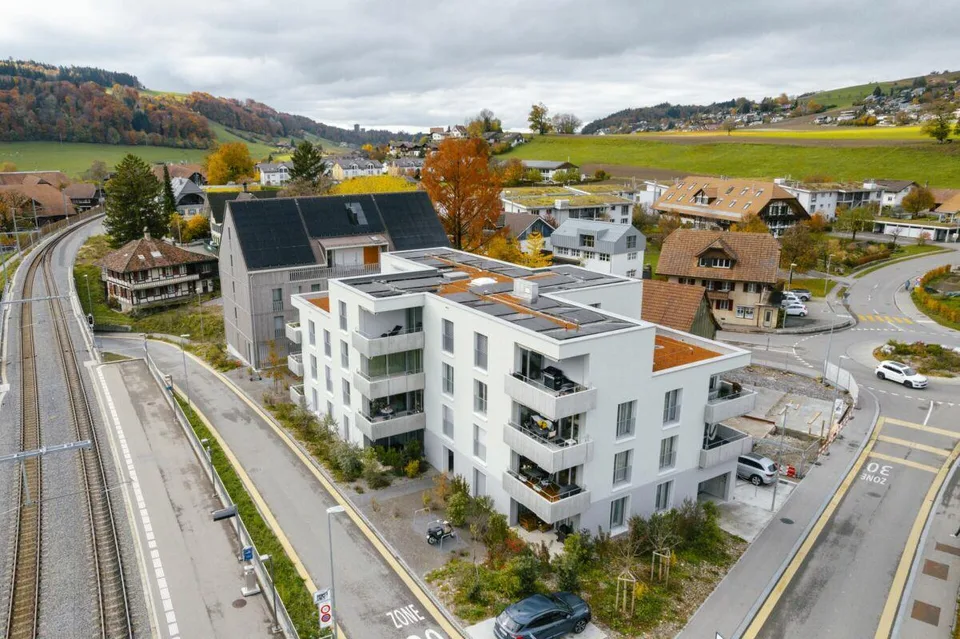 Neuwertige grosse 3,5-Zimmer-Attikawohnung