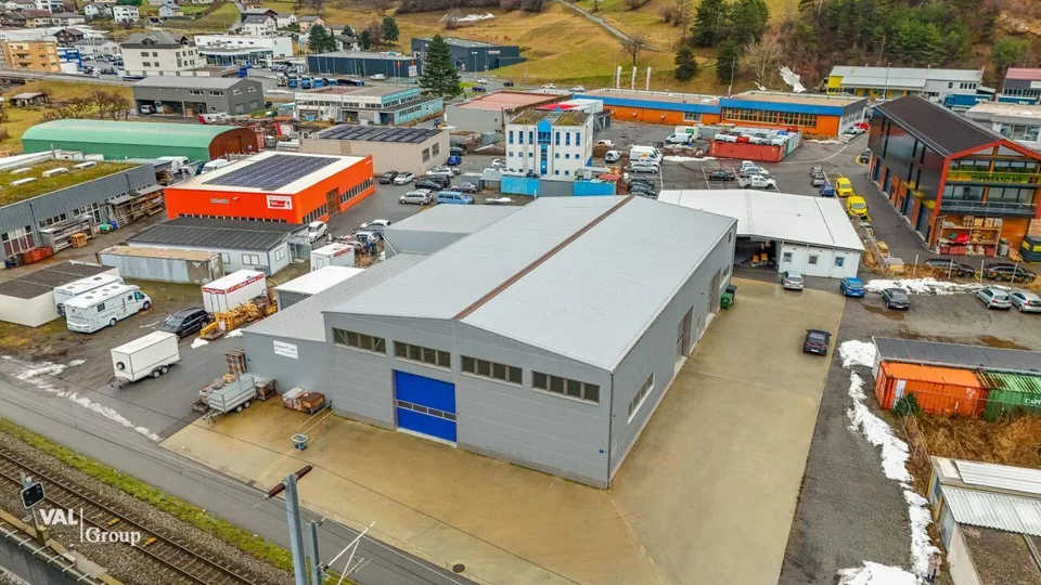 Ampio magazzino e hall commerciale in una posizione ottimale per la tua azienda