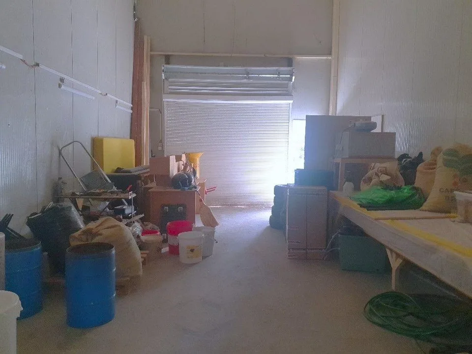 Atelier - Dépôt – Foto 2 von 6