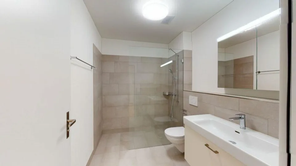 Neuwertige 2.5 Zimmer Sitzplatz Wohnung