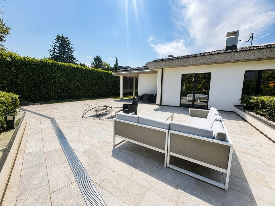 Exklusive Villa mit Pool und Waldblick – Foto 10 von 29