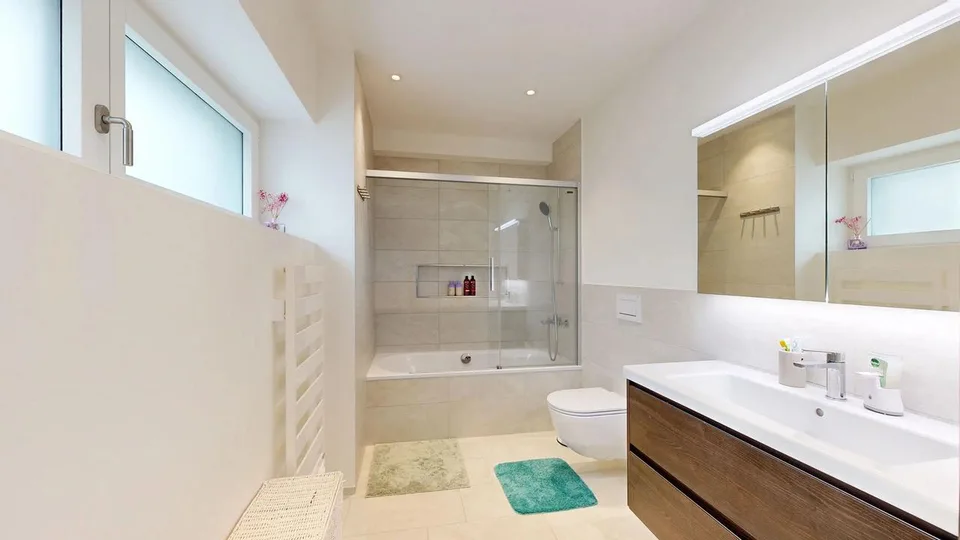 Luxuriöses 6.5-Zimmer-Einfamilienhaus mit Hobbyraum und Garage – photo 7 sur 13