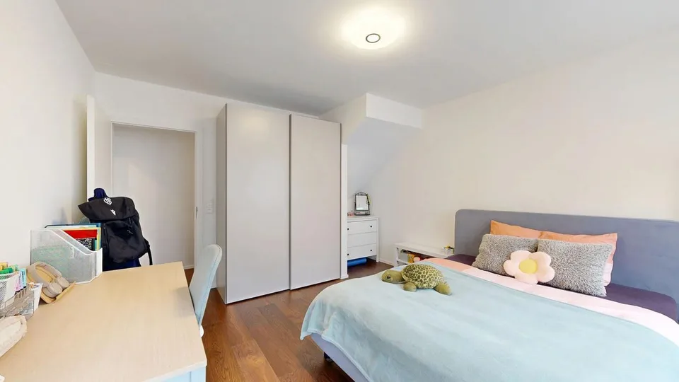 Luxuriöses 6.5-Zimmer-Einfamilienhaus mit Hobbyraum und Garage – photo 6 sur 13