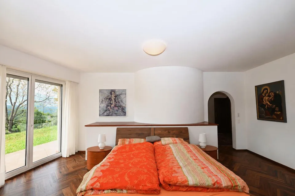 Elegante Villa con Piscina Coperta e Ampio Terreno a Vezia – Foto 15 von 28