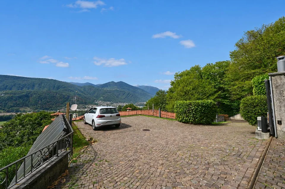 Elegante Villa con Piscina Coperta e Ampio Terreno a Vezia – Foto 28 von 28