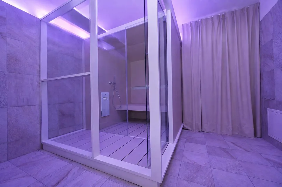 Elegante Villa con Piscina Coperta e Ampio Terreno a Vezia – Foto 21 von 28