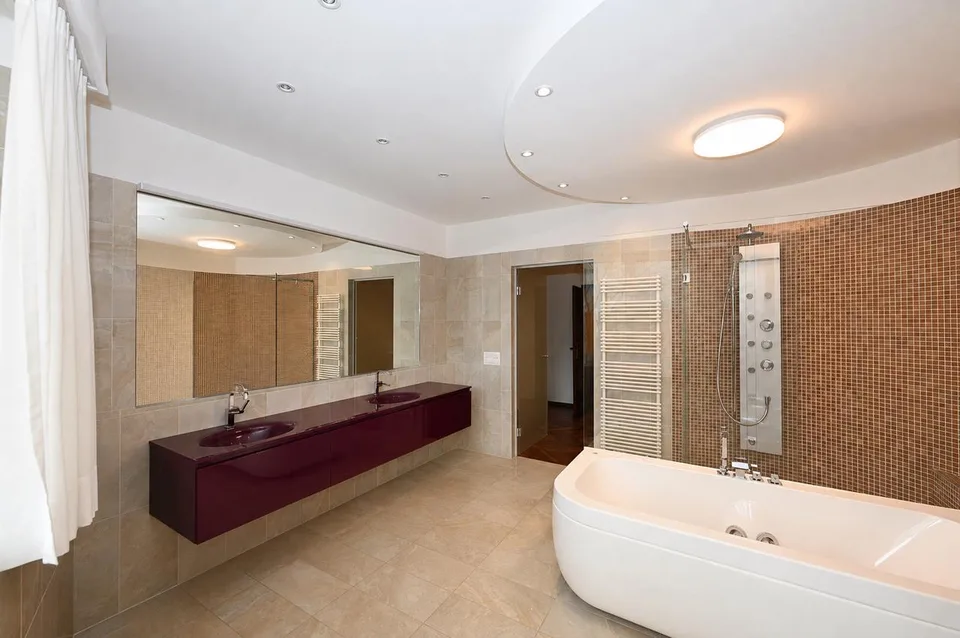 Elegante Villa con Piscina Coperta e Ampio Terreno a Vezia – Foto 18 von 28