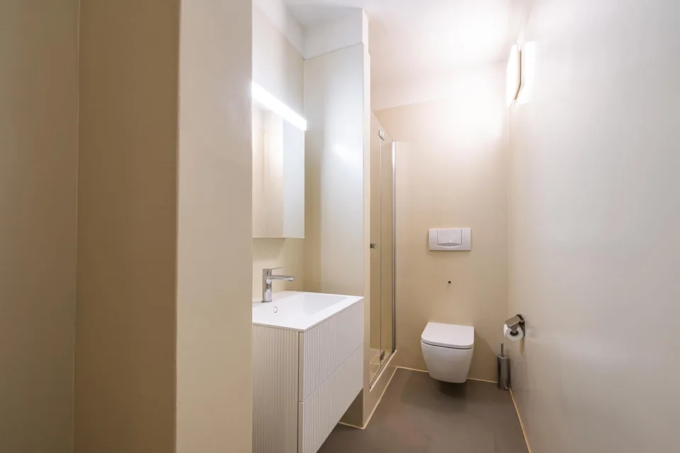 Appartamento rinnovato con grande terrazza – foto 10 di 16