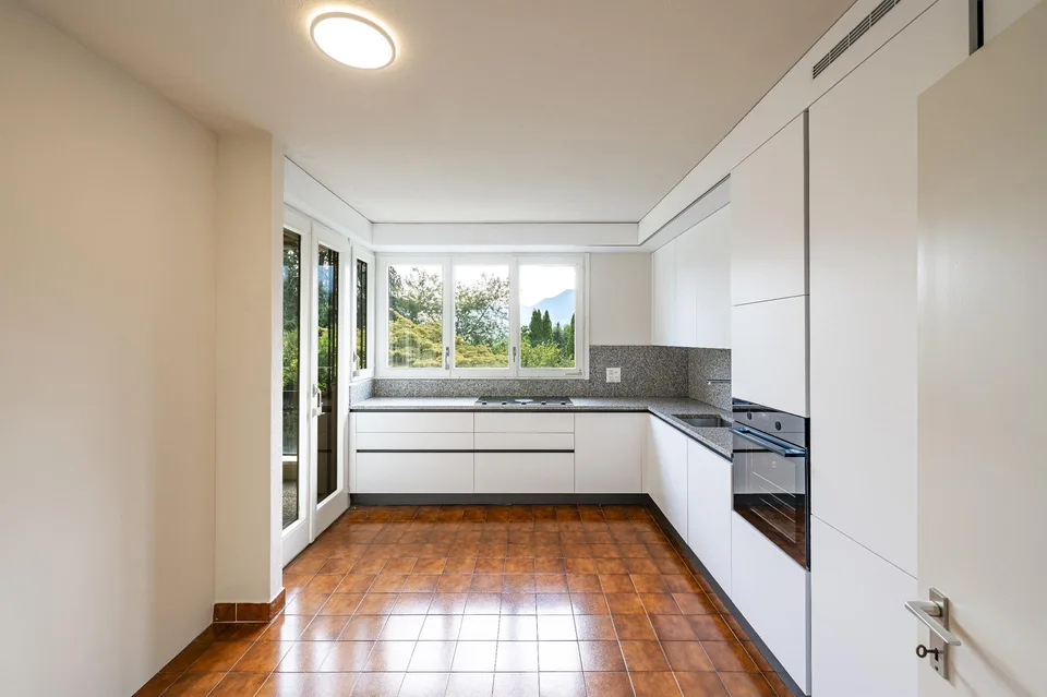Appartamento rinnovato con grande terrazza – foto 4 di 16