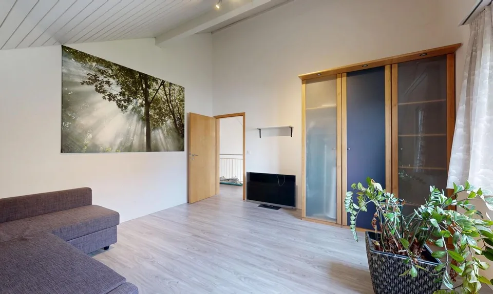 Grosszügiges Zuhause mit Garten, Garage und viel Raum – Foto 9 von 11
