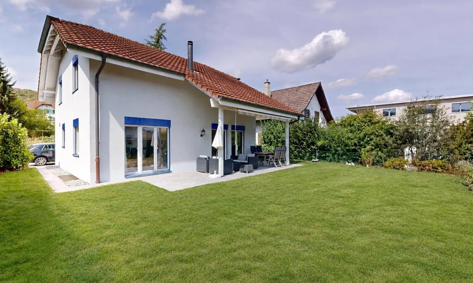 Grosszügiges Zuhause mit Garten, Garage und viel Raum – Foto 2 von 11