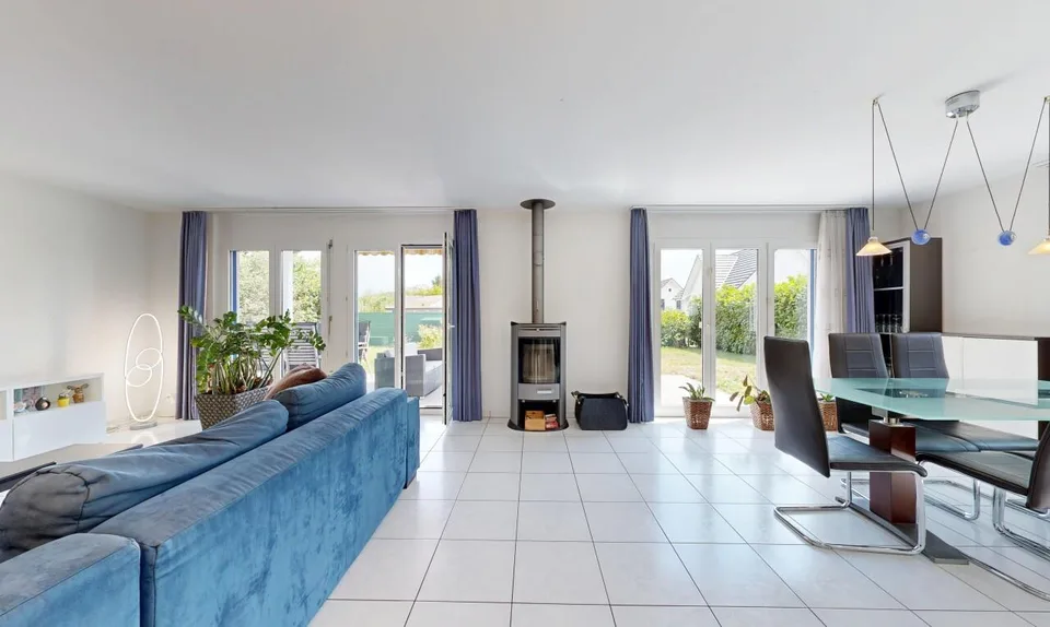 Grosszügiges Zuhause mit Garten, Garage und viel Raum – Foto 4 von 11