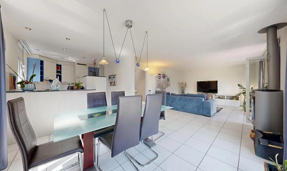 Grosszügiges Zuhause mit Garten, Garage und viel Raum – Foto 5 von 11
