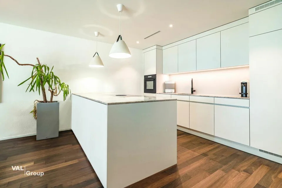Appartamento giardino 3.5 locali di alta qualità con Smart Home e sala fitness privata