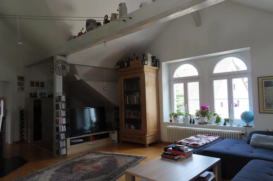 rundum helle orginelle 4 Zimmer Dachwohnung