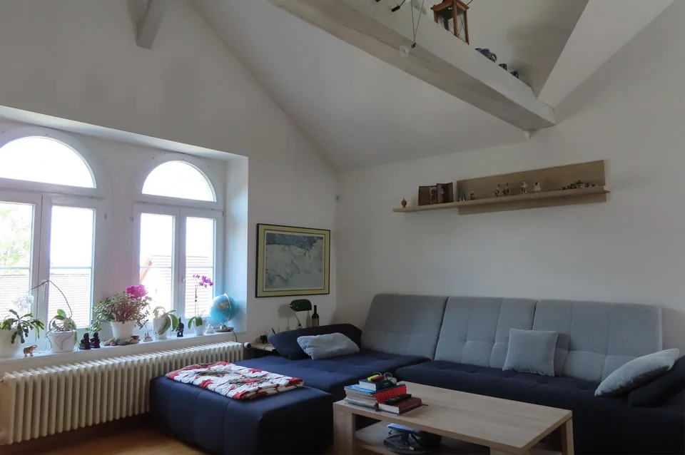 rundum helle orginelle 4 Zimmer Dachwohnung