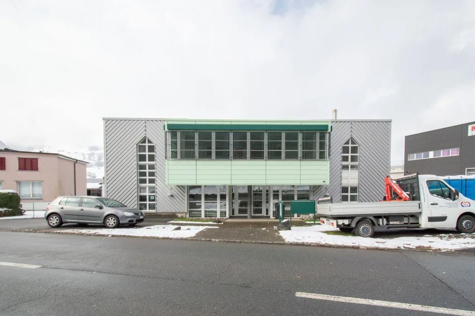 Helle, moderne Gewerberäume in Berschis – Foto 5 von 6
