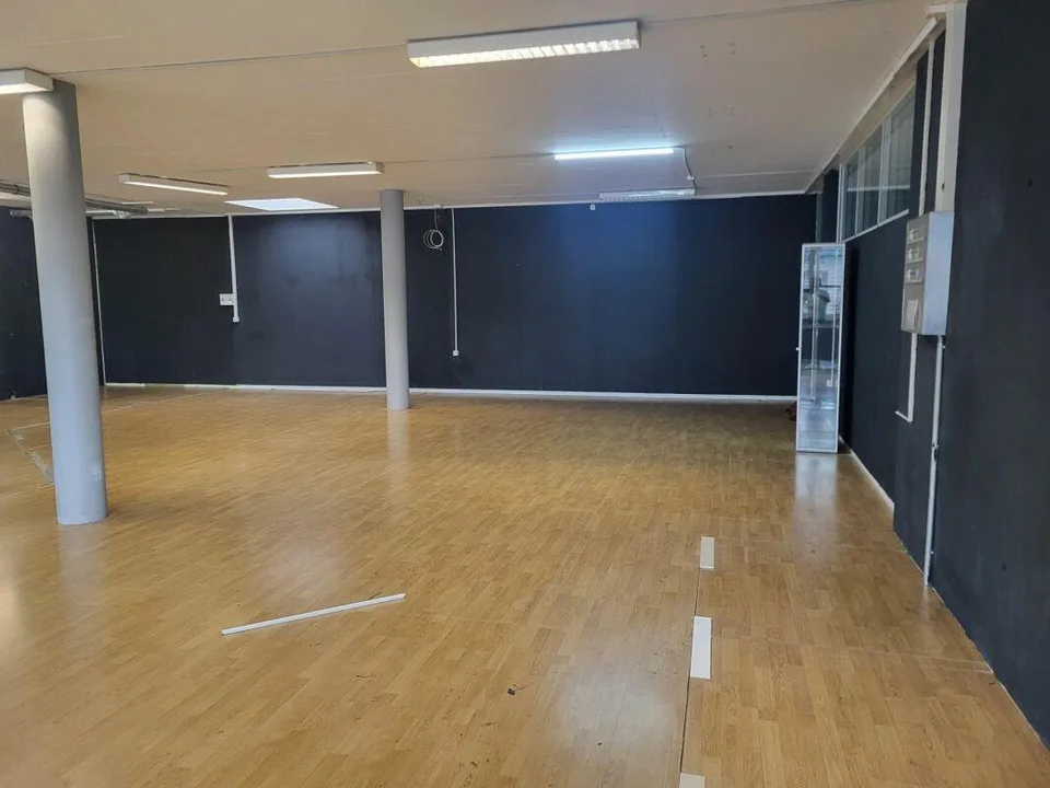 Helle, moderne Gewerberäume in Berschis – Foto 3 von 6
