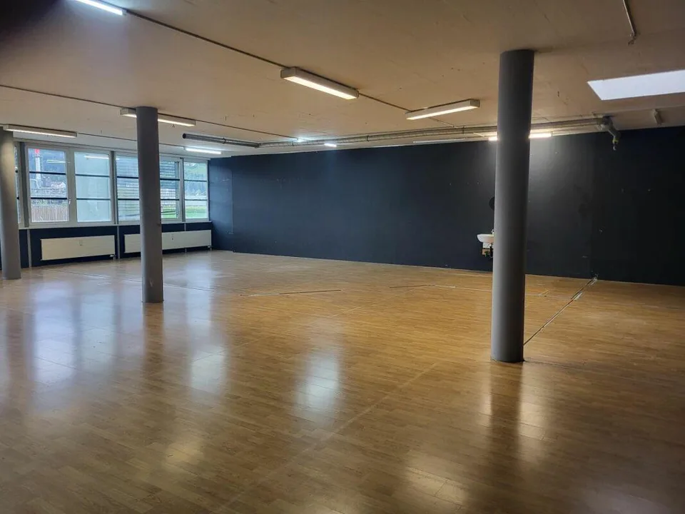 Helle, moderne Gewerberäume in Berschis – Foto 2 von 6