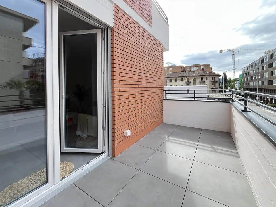 We rent in a recently renovated building – photo 9 of 13