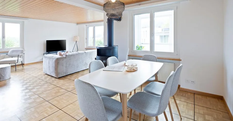 Grosszügige, charmante 5.5 Zimmer Wohnung mit Wohlfühl-Ambiente