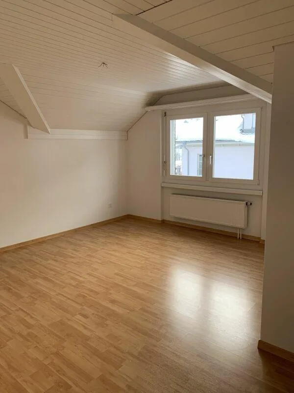 heimelige Dachwohnung mitten in Gähwil