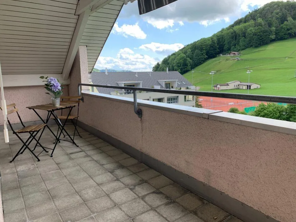 heimelige Dachwohnung mitten in Gähwil