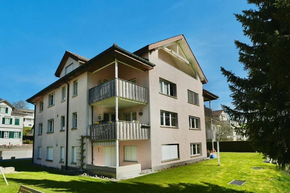 heimelige Dachwohnung mitten in Gähwil